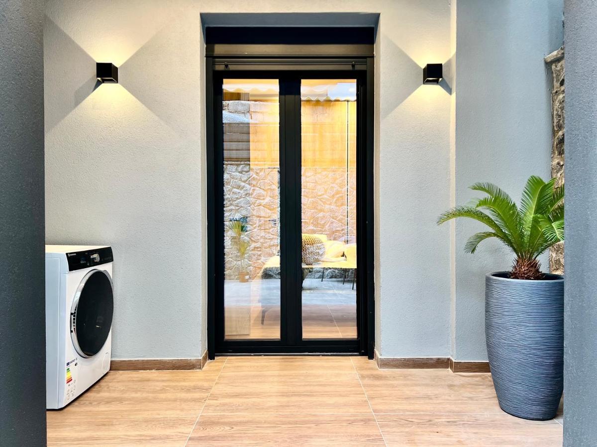 T&T Luxury Apartments - Rooftop Jacuzzi Athens Luaran gambar